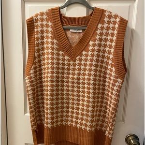 Oversized camel houndstooth v neck sweater vest. New. Fits like a large.